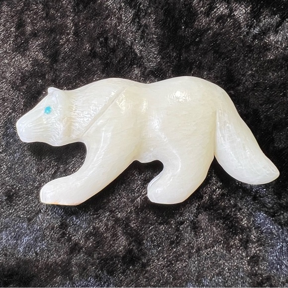 CLIVE HUSTITO CARVED ALBINO MOUNTAIN LION MARBLE TURQUOISE FETISH SIGNED - Picture 2 of 8